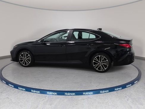 Used 2026 Toyota Camry XLE AWD/4WD image 9