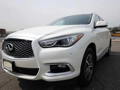 Used 2019 INFINITI QX60 Luxe w/ Essential Package image 4