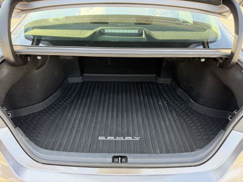 Used 2020 Toyota Camry image 25