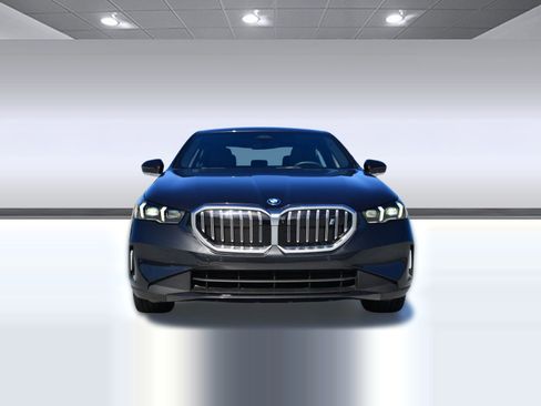 Used 2024 BMW i5 eDrive40i w/ Premium Package image 6