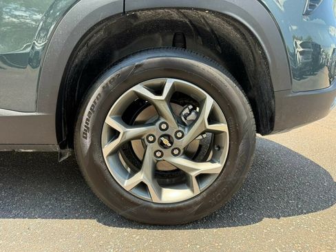 Used 2025 Chevrolet Trax LT FWD image 9