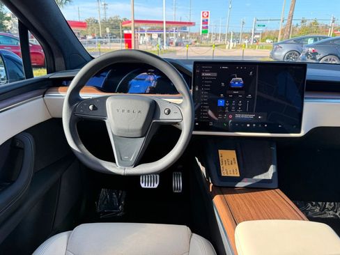 Used 2023 Tesla Model X image 21