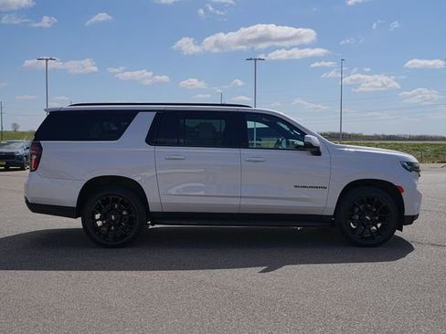 Used 2022 Chevrolet Suburban RST w/ Luxury Package AWD/4WD image 5