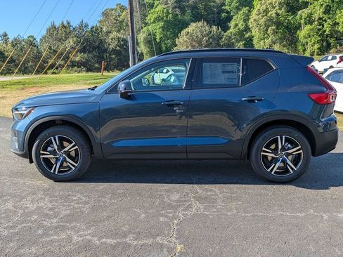 Used 2026 Volvo XC40 B5 Core AWD/4WD image 3