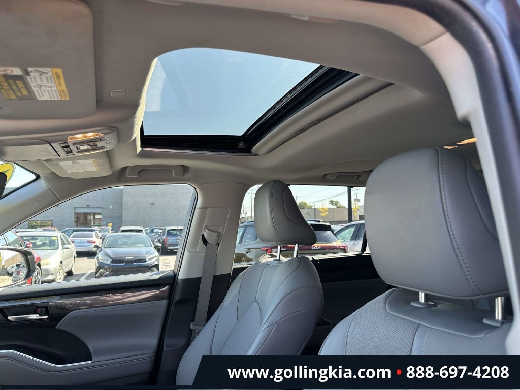 Used 2021 Toyota Highlander Limited AWD/4WD image 19
