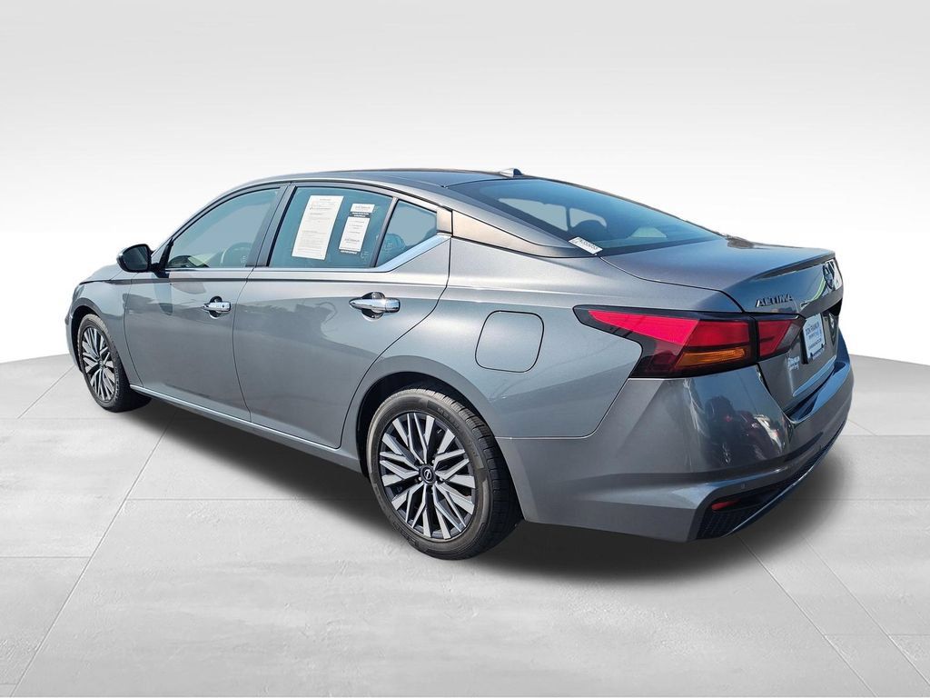 Used 2023 Nissan Altima 2.5 SV FWD image 3
