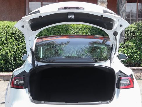 Used 2023 Tesla Model 3 Standard Range RWD image 8