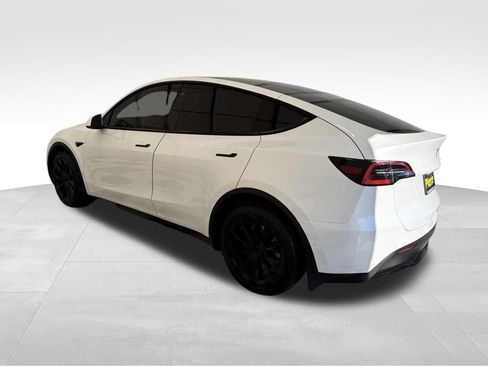 Used 2020 Tesla Model Y Long Range image 2