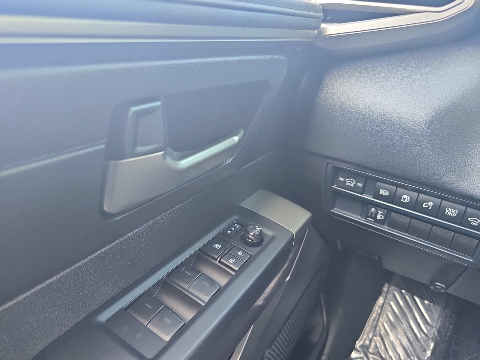Certified 2025 Toyota Sequoia SR5 AWD/4WD image 17