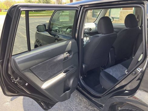 Used 2012 Scion xB FWD image 17