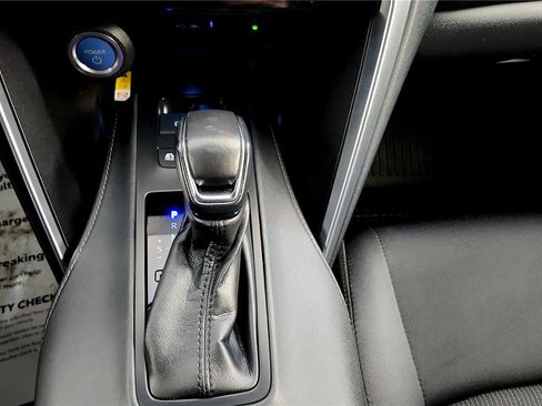 Certified 2022 Toyota Venza LE image 28