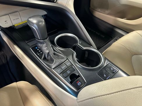 Used 2018 Toyota Camry XLE w/ Driver Assist Package image 29