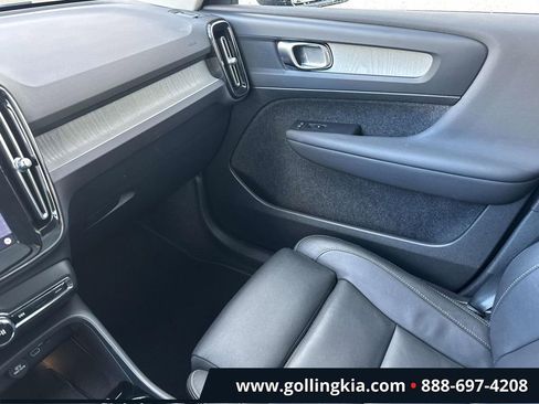 Used 2025 Volvo XC40 B5 Plus image 31