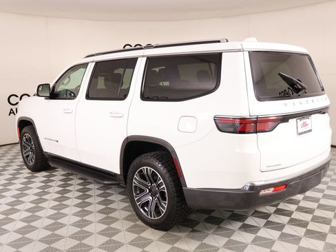 Used 2022 Jeep Wagoneer Series III AWD/4WD image 24