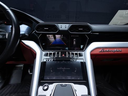 Used 2022 Lamborghini Urus AWD/4WD image 32