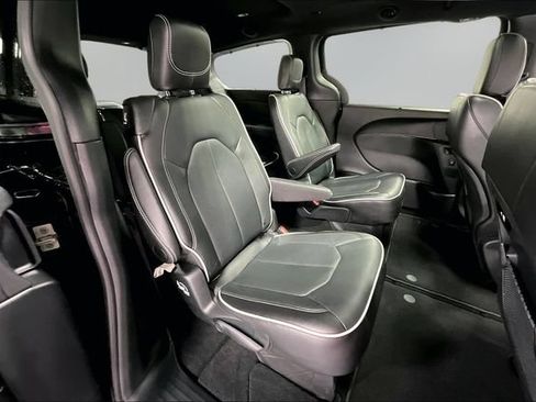 Used 2024 Chrysler Pacifica Limited w/ S Appearance Package AWD/4WD image 23