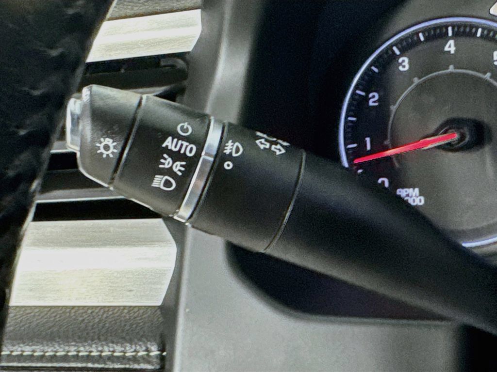 Used 2019 GMC Acadia SLT FWD image 13