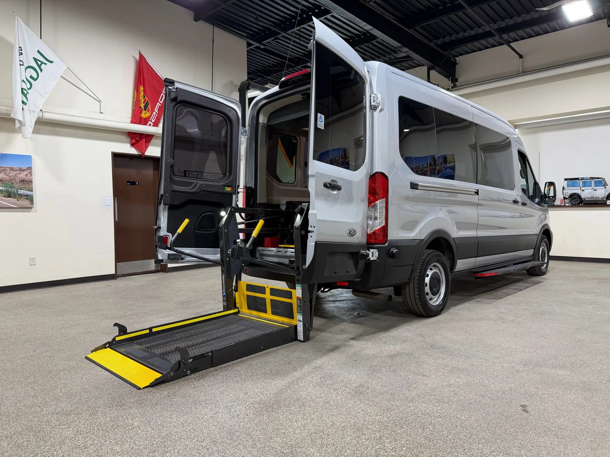 Used 2020 Ford Transit 250 Medium Roof RWD image 52