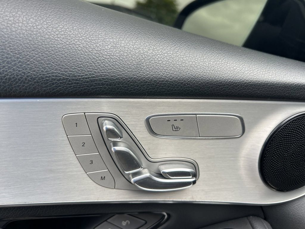 Used 2022 Mercedes-Benz GLC 300 image 36