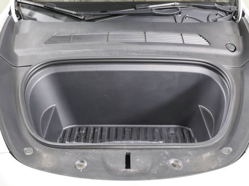 Used 2022 Tesla Model Y Long Range image 47