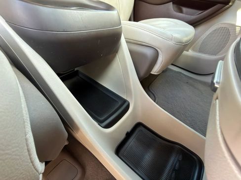 Used 2020 Chrysler Pacifica Touring-L FWD image 3