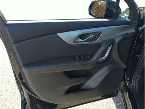 New 2025 Chevrolet Blazer LT w/ Driver Confidence Package FWD image 21