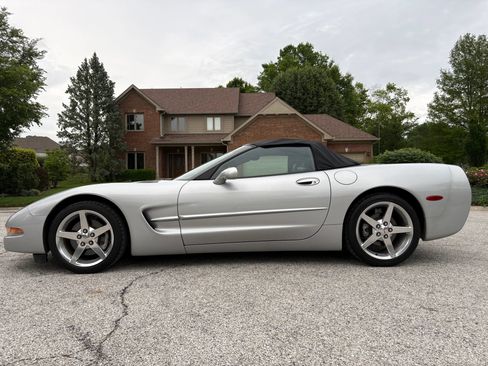 Used 1999 Chevrolet Corvette Convertible w/ Performance Handling Pkg RWD image 12