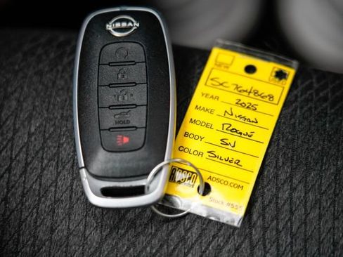 Used 2025 Nissan Rogue SV AWD/4WD image 35