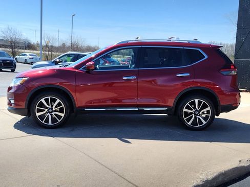 Used 2019 Nissan Rogue SL w/ Premium Package image 18