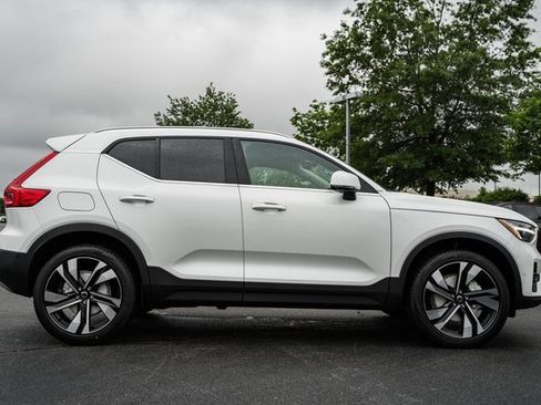 Certified 2025 Volvo XC40 B5 Ultra w/ Climate Package image 4