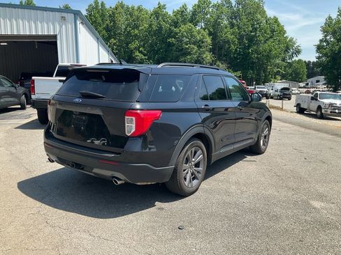 Used 2024 Ford Explorer XLT w/ Equipment Group 202A RWD image 5