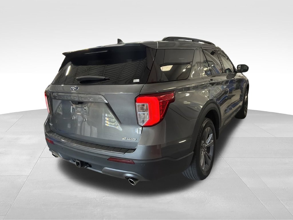 Used 2023 Ford Explorer XLT w/ Equipment Group 202A AWD/4WD image 8