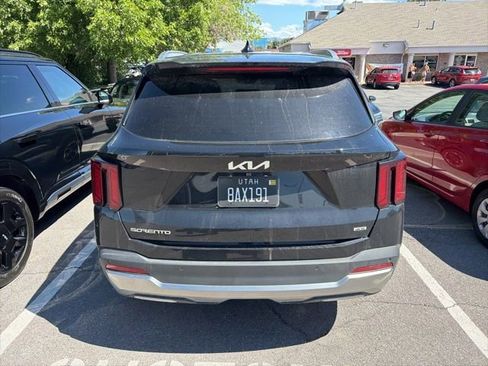 Certified 2025 Kia Sorento S AWD/4WD image 4