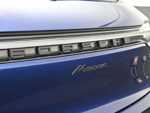 Certified 2025 Porsche Macan image 14
