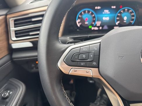 Used 2025 Volkswagen Atlas SE image 11