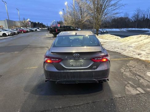 Used 2023 Toyota Camry SE image 4