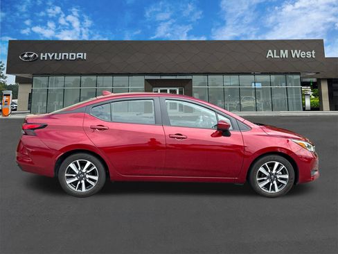 Used 2025 Nissan Versa SV FWD image 4