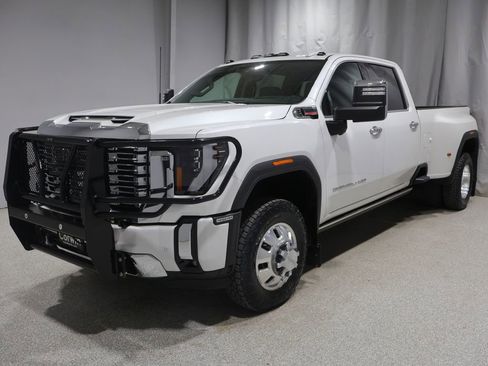 Used 2024 GMC Sierra 3500 Denali w/ Denali Reserve Package AWD/4WD image 3