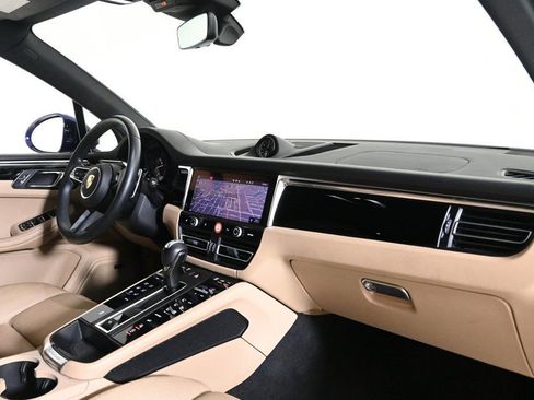 Certified 2024 Porsche Macan image 17