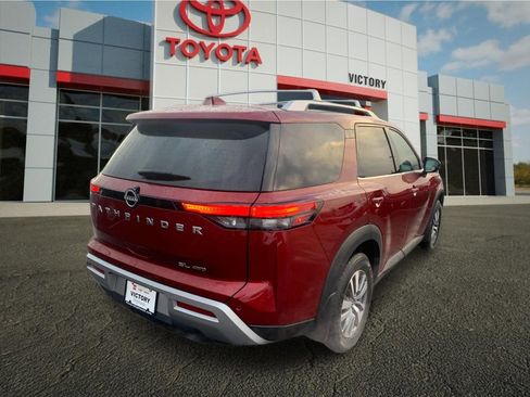 Used 2022 Nissan Pathfinder SL image 3