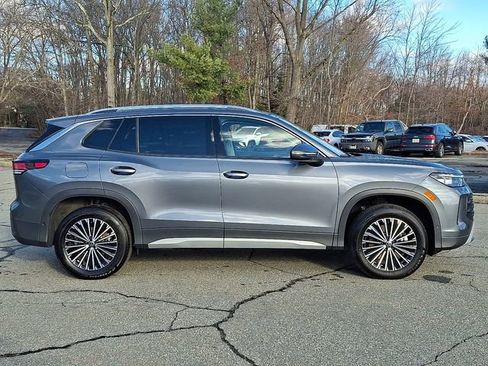 Certified 2025 Volkswagen Tiguan S w/ 18" Wheel Package image 12