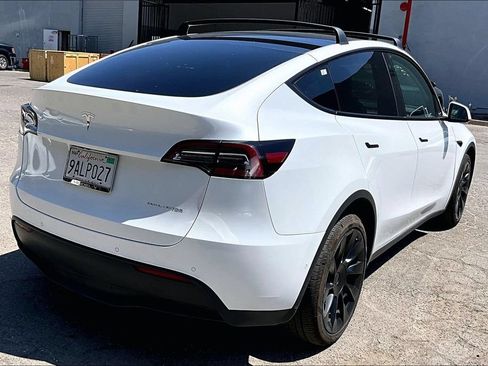 Used 2022 Tesla Model Y Long Range AWD/4WD image 4