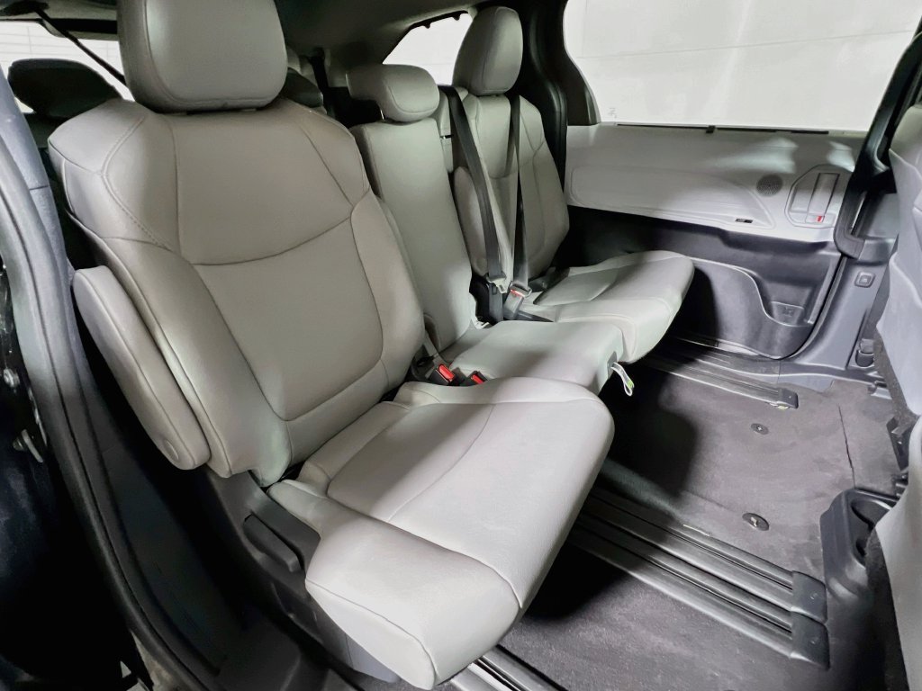 Certified 2026 Toyota Sienna XLE FWD image 25