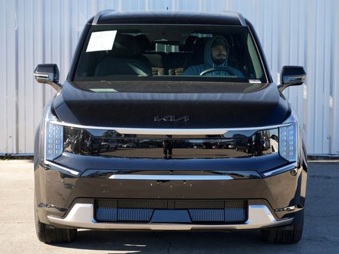 Used 2024 Kia EV9 Land image 52