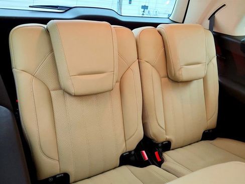 Used 2018 Mercedes-Benz GLS 450 4MATIC w/ Premium Package image 23