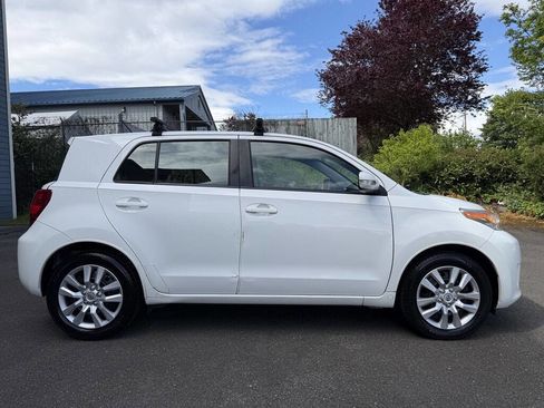 Used 2009 Scion xD FWD image 2