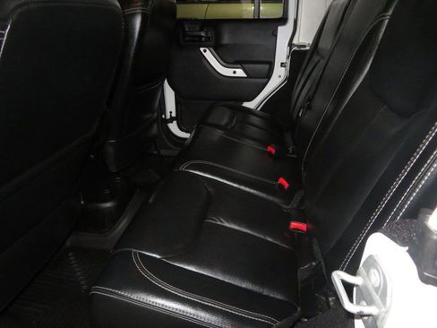Used 2014 Jeep Wrangler Unlimited Sahara AWD/4WD image 22