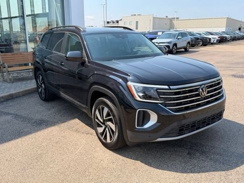 Certified 2024 Volkswagen Atlas SE w/ Panoramic Sunroof Package AWD/4WD image 5