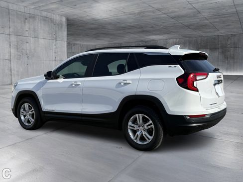 Certified 2023 GMC Terrain SLE w/ Driver Convenience Package image 4