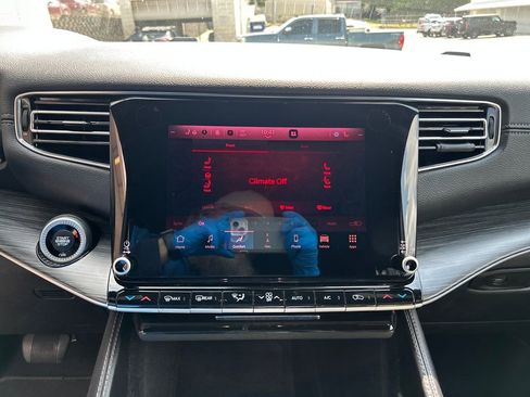 Used 2023 Jeep Wagoneer L Series II RWD image 18